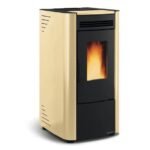 Stufa a pellet con struttura in acciaio color pergamena Ketty Evo 2.0 Nordica Extraflame